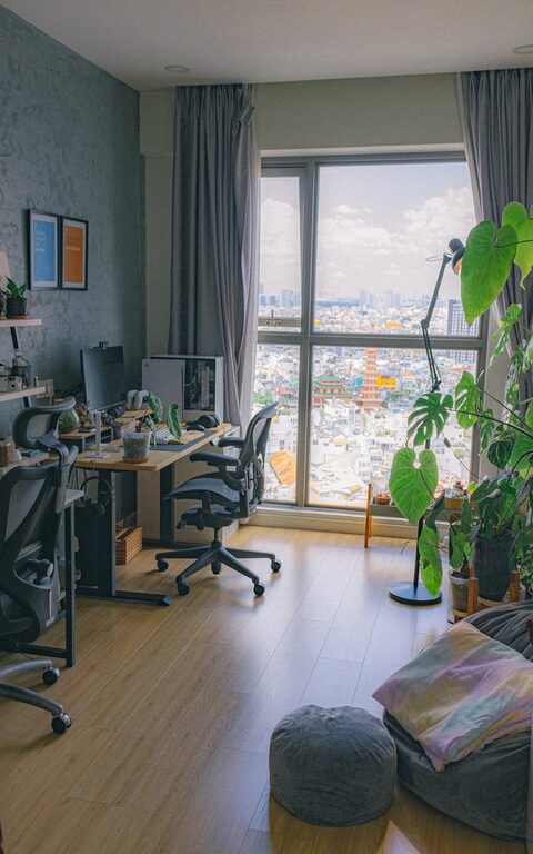 Jak efektywnie organizować przestrzeń w małym mieszkaniu dla większego komfortu