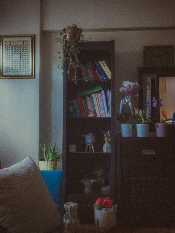 Jak skutecznie organizować przestrzeń w domu, aby zwiększyć komfort życia